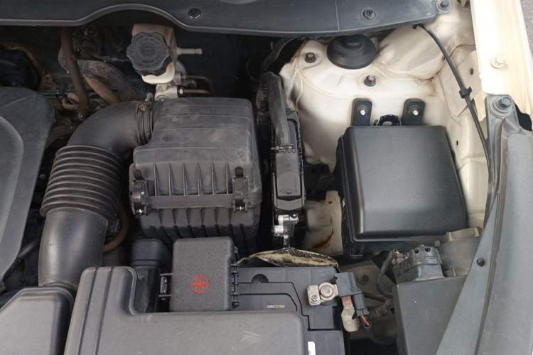 Used Kia Sportage R 2012 2.0L Automatic Two-Wheel Drive GLS Engine Bay Left