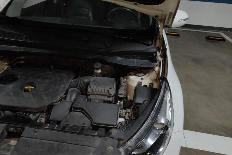 Used Kia Sportage R 2012 2.0L Automatic Two-Wheel Drive NAVI Engine Bay Left