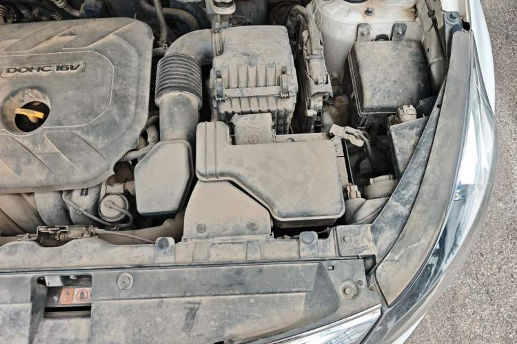 Used Kia Sportage R 2012 2.0L Manual Two-Wheel Drive GL Trim Engine Bay Left