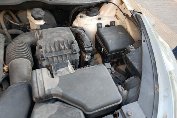 Used Kia Sportage R 2012 2.0L Automatic Two-Wheel Drive GLS Engine Bay Left