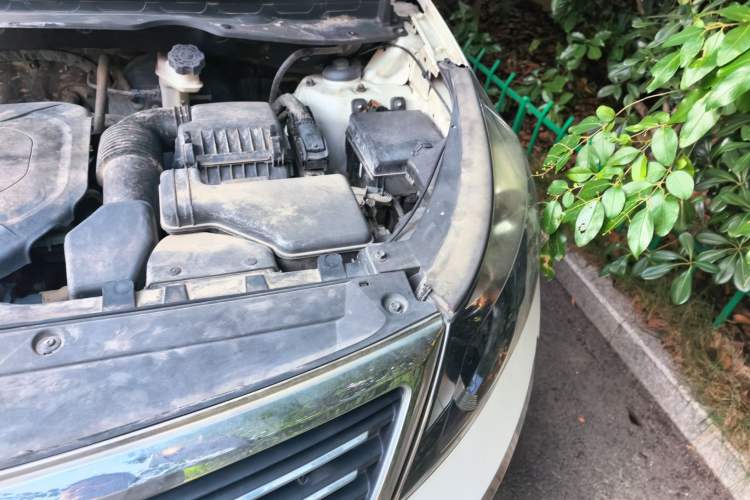 Used Kia Sportage R 2012 2.0L Automatic Two-Wheel Drive NAVI Engine Bay Left