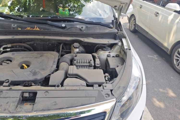 Used Kia Sportage R 2012 2.0L Automatic Two-Wheel Drive GLS Engine Bay Left