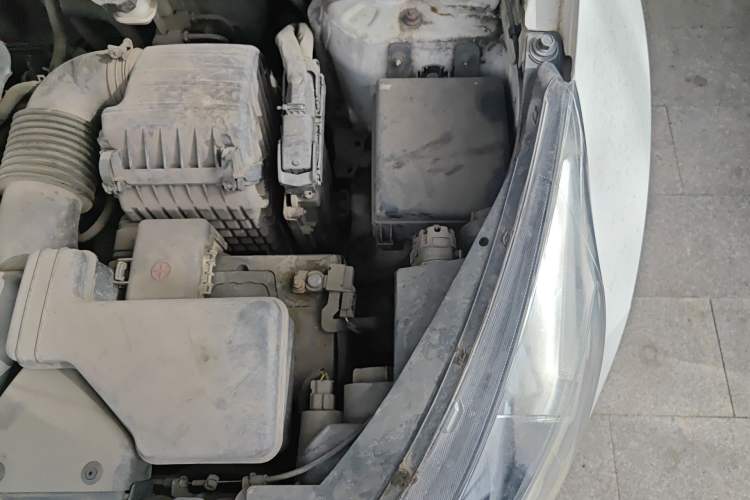 Used Kia Sportage R 2012 2.0L Automatic Two-Wheel Drive GLS Engine Bay Left