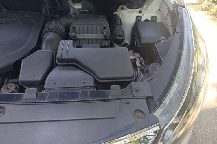 Used Kia Sportage R 2012 2.0L Automatic Two-Wheel Drive NAVI Engine Bay Left