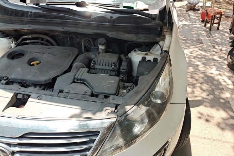 Used Kia Sportage R 2012 2.0L Automatic Two-Wheel Drive GLS Engine Bay Left
