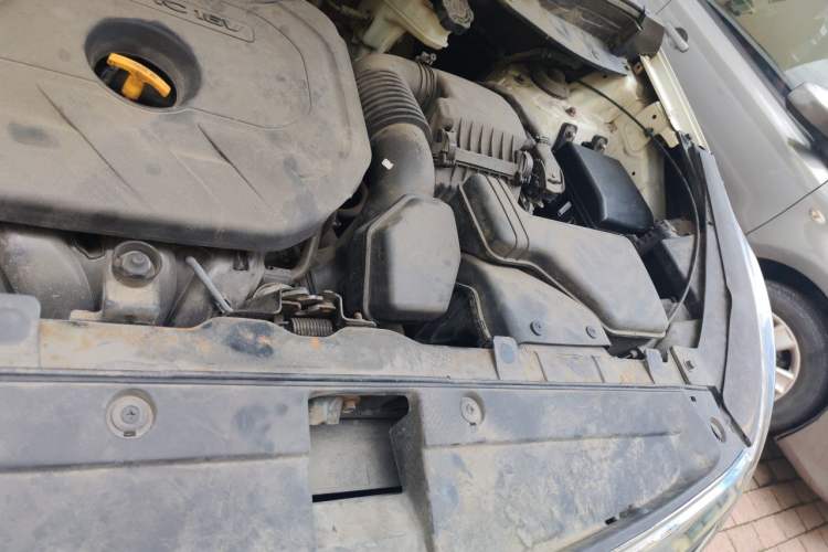 Used Kia Sportage R 2012 2.0L Automatic Two-Wheel Drive GLS Engine Bay Left