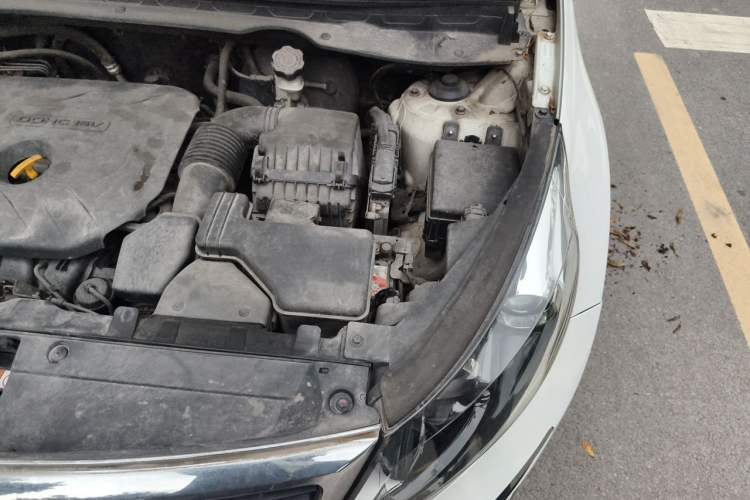 Used Kia Sportage R 2012 2.0L Automatic Two-Wheel Drive GLS Engine Bay Left