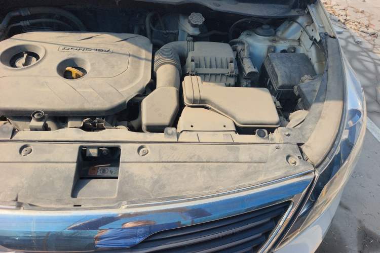 Used Kia Sportage R 2012 2.0L Manual Two-Wheel Drive GL Trim Engine Bay Left