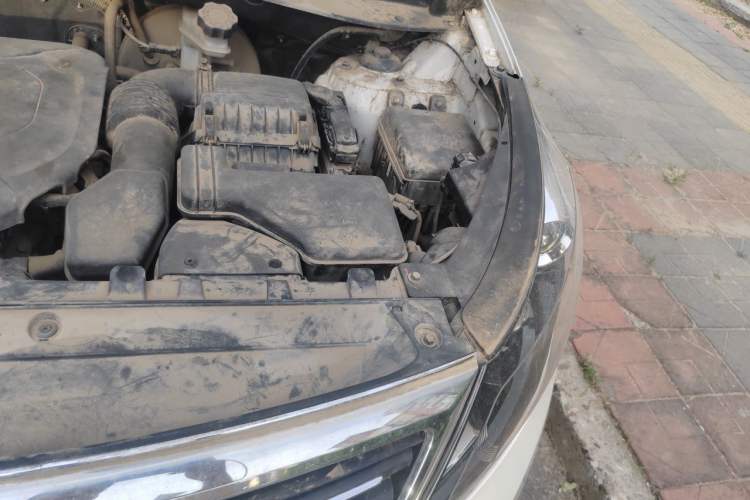 Used Kia Sportage R 2012 2.0L Automatic Two-Wheel Drive NAVI Engine Bay Left