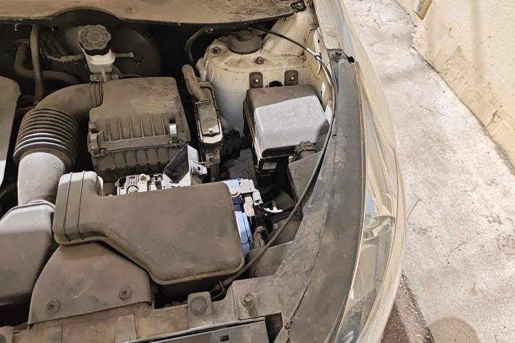 Used Kia Sportage R 2012 2.0L Automatic Two-Wheel Drive GL Trim Engine Bay Left