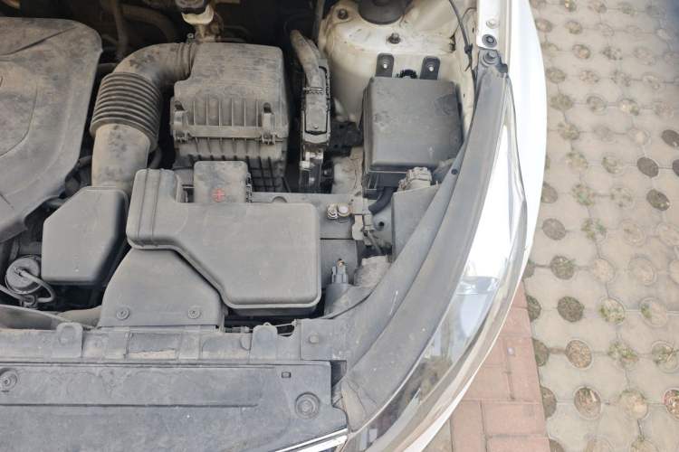 Used Kia Sportage R 2012 2.0L Automatic Two-Wheel Drive NAVI Engine Bay Left