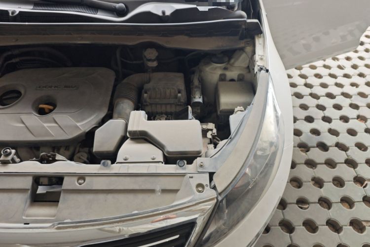 Used Kia Sportage R 2012 2.0L Manual Two-Wheel Drive GLS Engine Bay Left