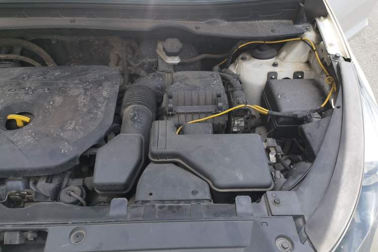 Used Kia Sportage R 2012 2.0L Manual Two-Wheel Drive GLS Engine Bay Left