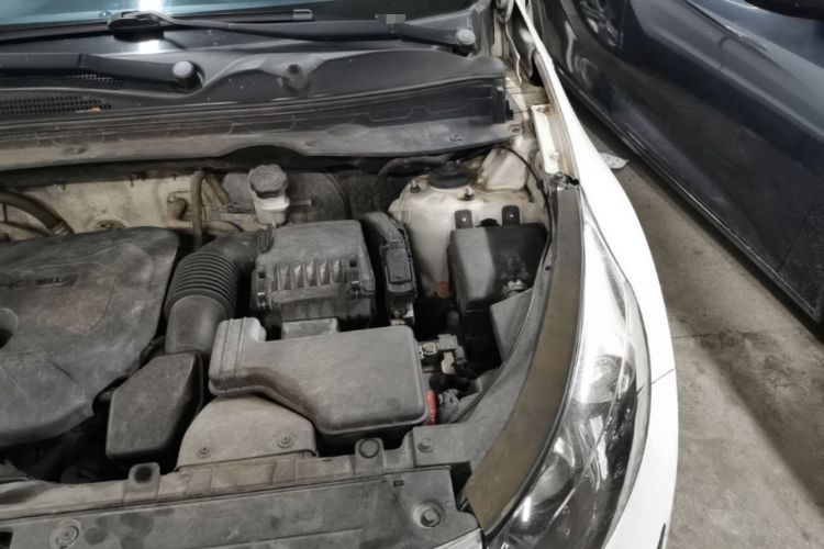Used Kia Sportage R 2012 2.0L Automatic Two-Wheel Drive GLS Engine Bay Left