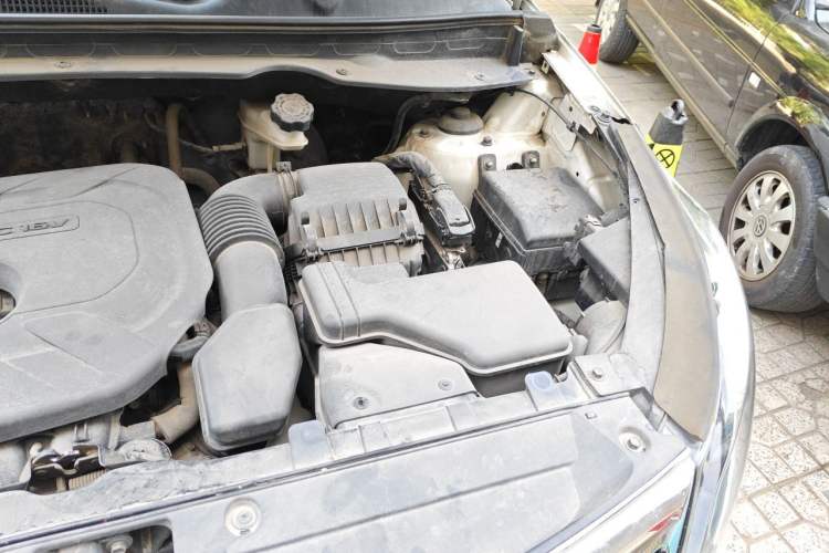 Used Kia Sportage R 2012 2.0L Automatic Two-Wheel Drive NAVI Engine Bay Left