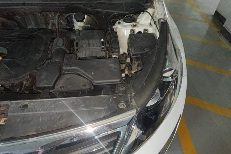 Used Kia Sportage R 2012 2.0L Automatic Two-Wheel Drive GLS Engine Bay Left