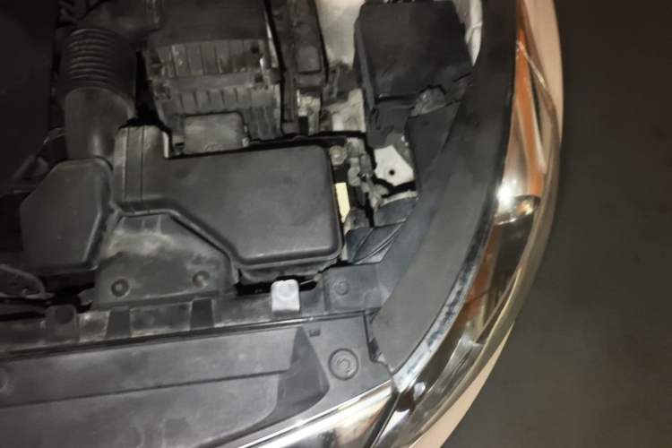 Used Kia Sportage R 2012 2.0L Automatic Two-Wheel Drive GLS Engine Bay Left