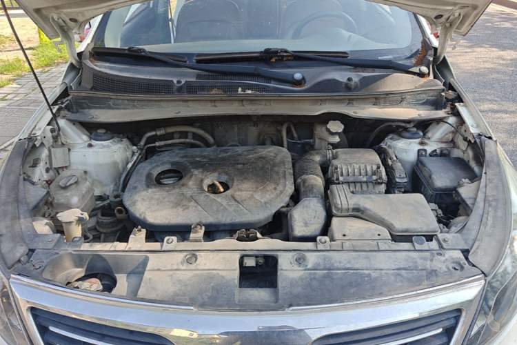 Used Kia Sportage R 2012 2.0L Automatic Two-Wheel Drive GLS Engine Bay