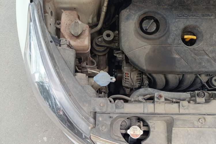 Used Kia Sportage R 2012 2.0L Automatic Two-Wheel Drive GLS Engine Bay Right