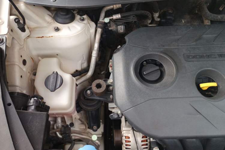 Used Kia Sportage R 2012 2.0L Automatic Two-Wheel Drive GLS Engine Bay Right