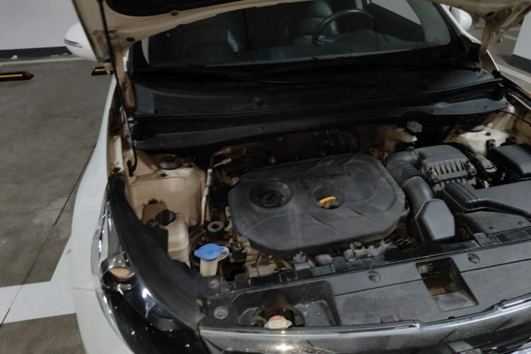 Used Kia Sportage R 2012 2.0L Automatic Two-Wheel Drive NAVI Engine Bay Right