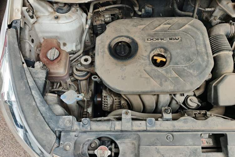 Used Kia Sportage R 2012 2.0L Manual Two-Wheel Drive GL Trim Engine Bay Right