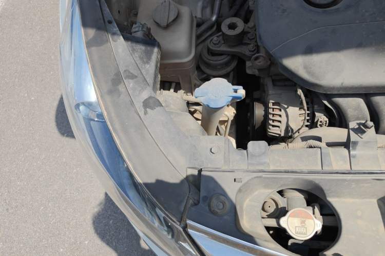 Used Kia Sportage R 2012 2.0L Automatic Two-Wheel Drive GLS Engine Bay Right