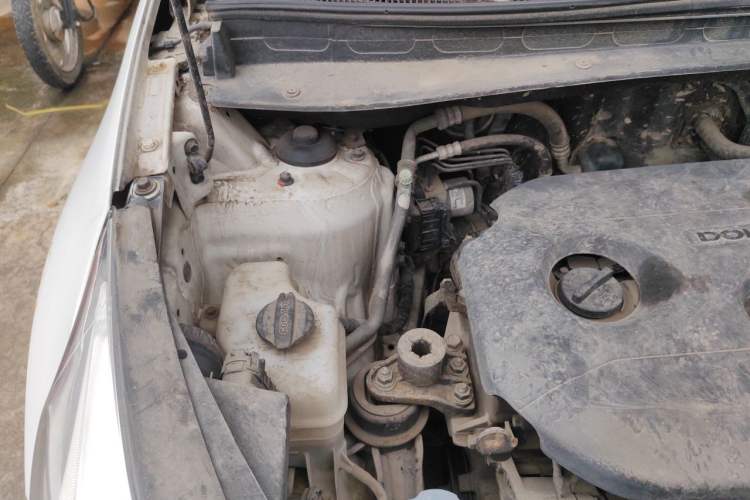 Used Kia Sportage R 2012 2.0L Automatic Two-Wheel Drive NAVI Engine Bay Right