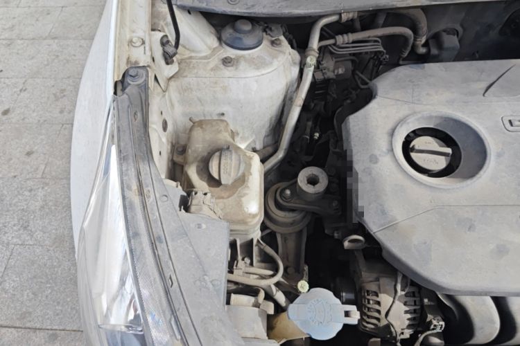 Used Kia Sportage R 2012 2.0L Automatic Two-Wheel Drive GLS Engine Bay Right