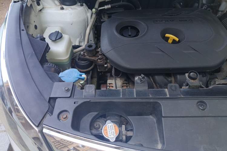 Used Kia Sportage R 2012 2.0L Automatic Two-Wheel Drive NAVI Engine Bay Right