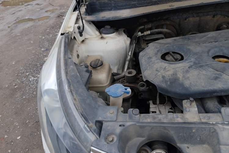 Used Kia Sportage R 2012 2.0L Automatic Two-Wheel Drive GLS Engine Bay Right