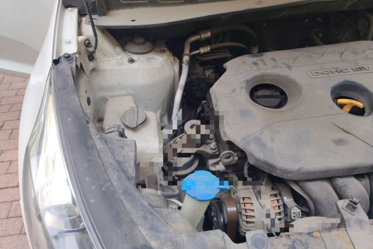 Used Kia Sportage R 2012 2.0L Automatic Two-Wheel Drive GLS Engine Bay Right