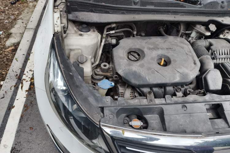 Used Kia Sportage R 2012 2.0L Automatic Two-Wheel Drive GLS Engine Bay Right