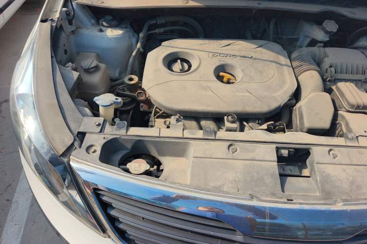 Used Kia Sportage R 2012 2.0L Manual Two-Wheel Drive GL Trim Engine Bay Right