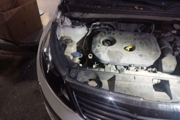 Used Kia Sportage R 2012 2.0L Automatic Two-Wheel Drive GL Trim Engine Bay Right