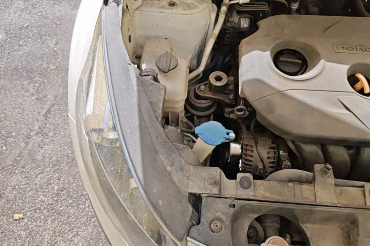 Used Kia Sportage R 2012 2.0L Automatic Two-Wheel Drive GL Trim Engine Bay Right