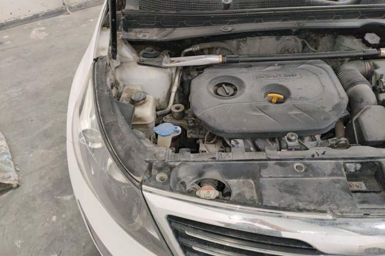 Used Kia Sportage R 2012 2.0L Automatic Two-Wheel Drive GLS Engine Bay Right
