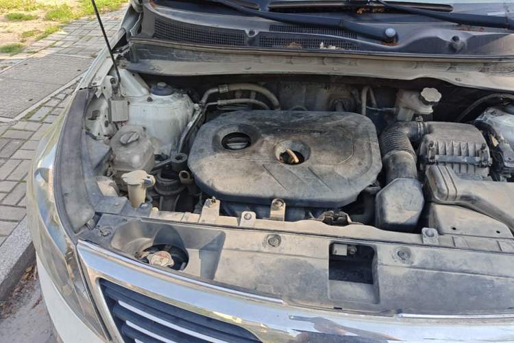 Used Kia Sportage R 2012 2.0L Automatic Two-Wheel Drive GLS Engine Bay Right