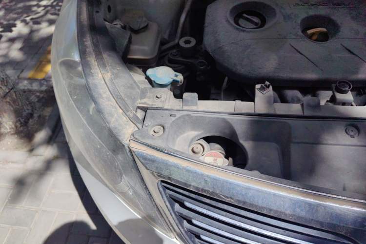 Used Kia Sportage R 2012 2.0L Automatic Two-Wheel Drive GLS Engine Bay Right