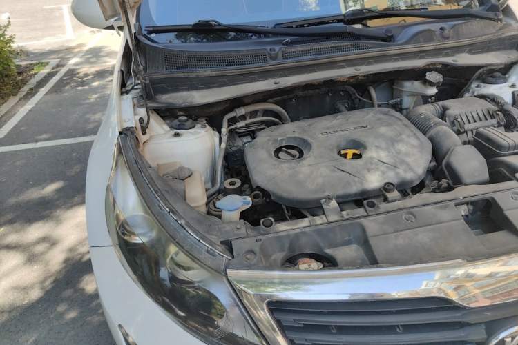 Used Kia Sportage R 2012 2.0L Automatic Two-Wheel Drive GL Trim Engine Bay Right