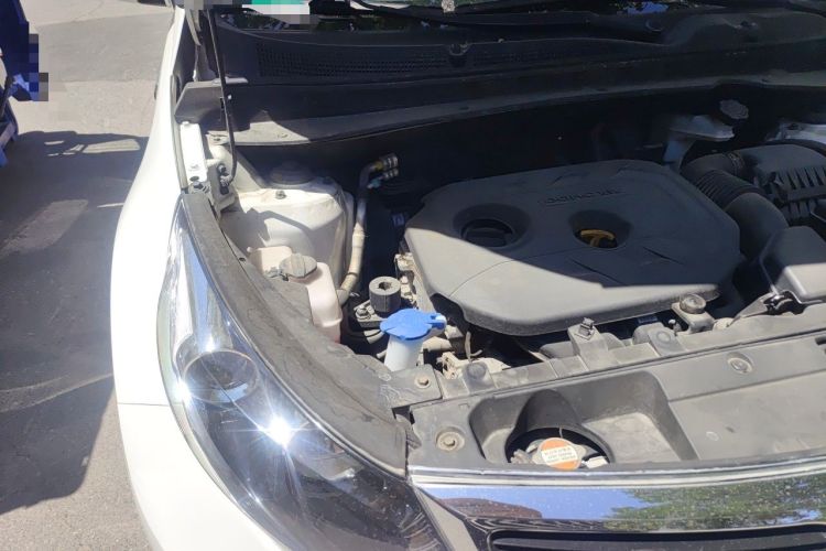 Used Kia Sportage R 2012 2.0L Automatic Two-Wheel Drive GLS Engine Bay Right