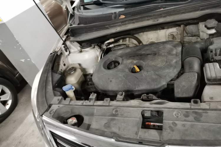 Used Kia Sportage R 2012 2.0L Automatic Two-Wheel Drive GLS Engine Bay Right
