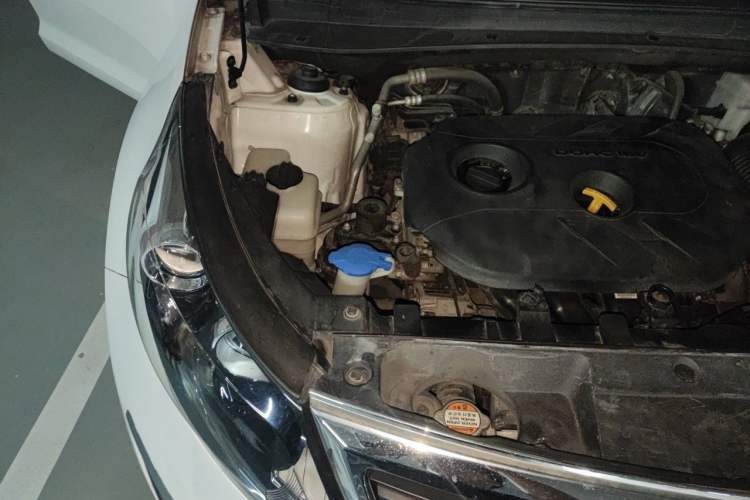 Used Kia Sportage R 2012 2.0L Automatic Two-Wheel Drive GLS Engine Bay Right