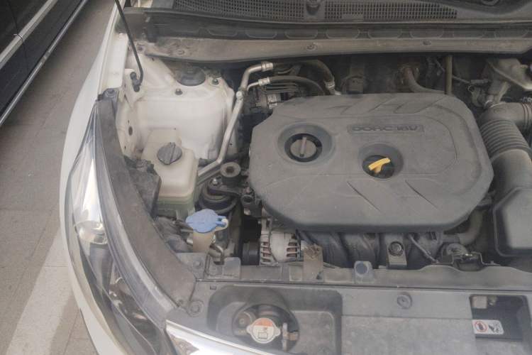 Used Kia Sportage R 2012 2.0L Manual Two-Wheel Drive GL Trim Engine Bay Right
