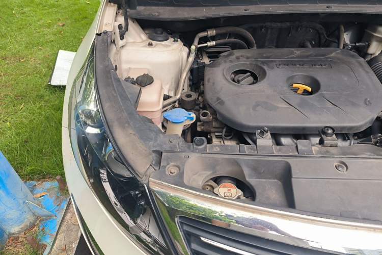 Used Kia Sportage R 2012 2.0L Automatic Two-Wheel Drive NAVI Engine Bay Right