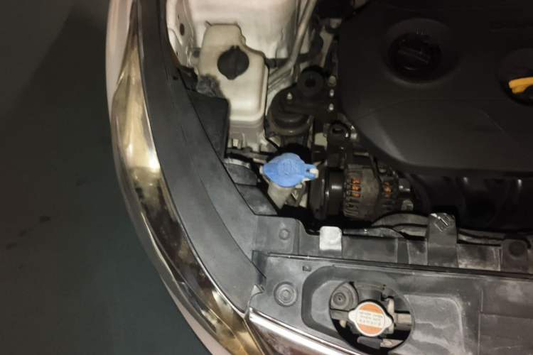 Used Kia Sportage R 2012 2.0L Automatic Two-Wheel Drive GLS Engine Bay Right