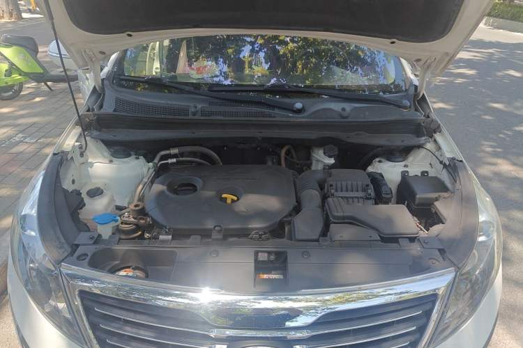 Used Kia Sportage R 2012 2.0L Automatic Two-Wheel Drive GLS Engine Bay