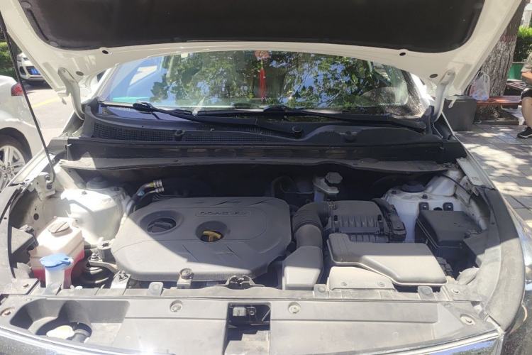 Used Kia Sportage R 2012 2.0L Automatic Two-Wheel Drive GLS Engine Bay
