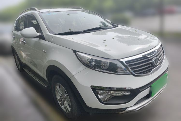 Used Kia Sportage R 2012 2.0L Manual Two-Wheel Drive GL Trim Front Right 45 Deg