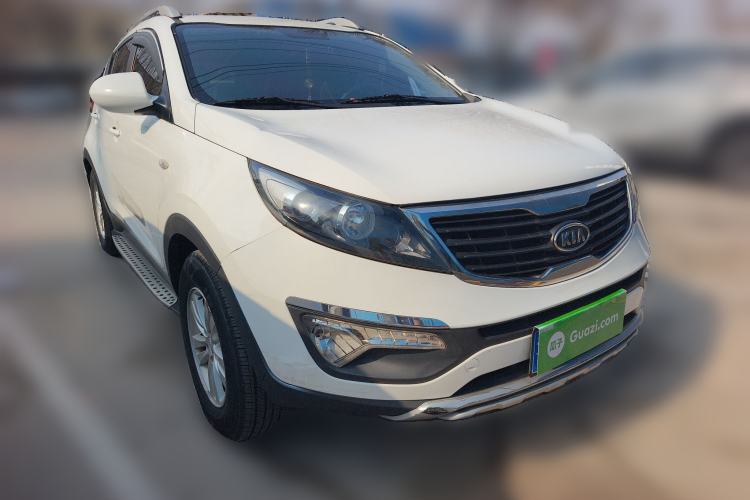 Used Kia Sportage R 2012 2.0L Manual Two-Wheel Drive GL Trim Front Right 45 Deg
